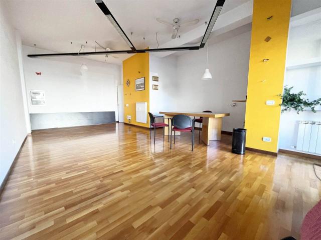 Negozio in affitto a Firenze