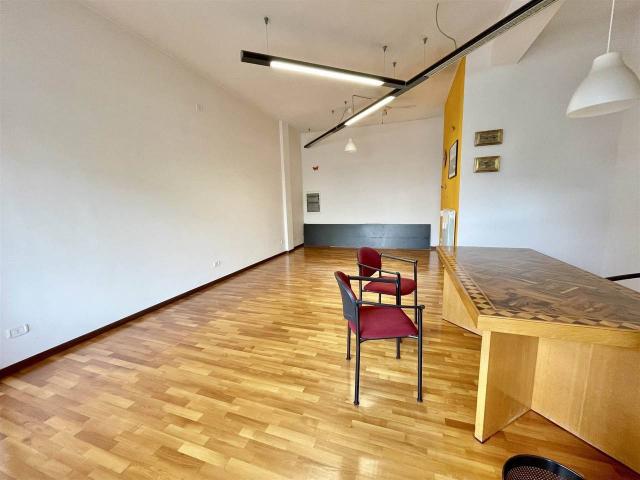 Negozio in affitto a Firenze