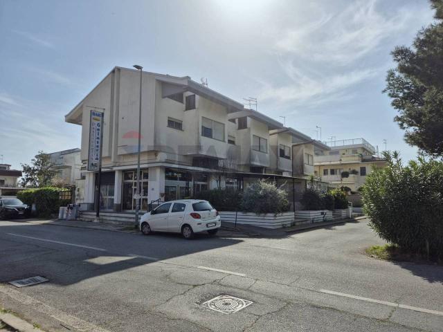 Negozio in affitto a Fiumicino