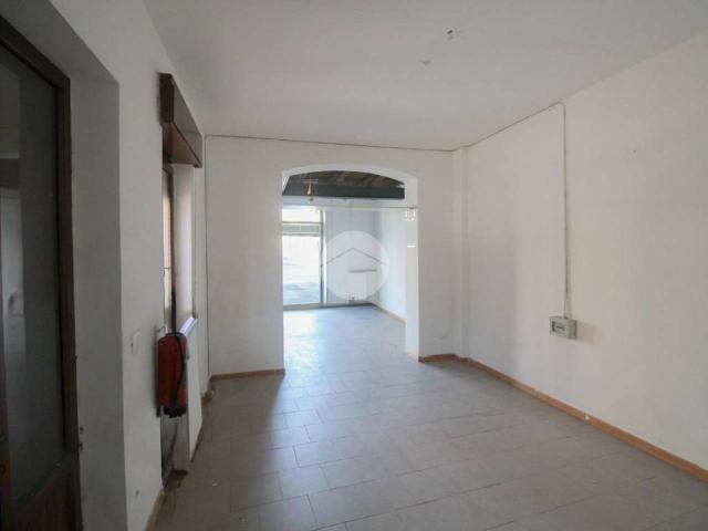 Negozio in affitto a Fontanella
