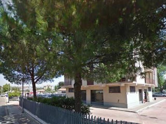 Negozio in affitto a Frosinone