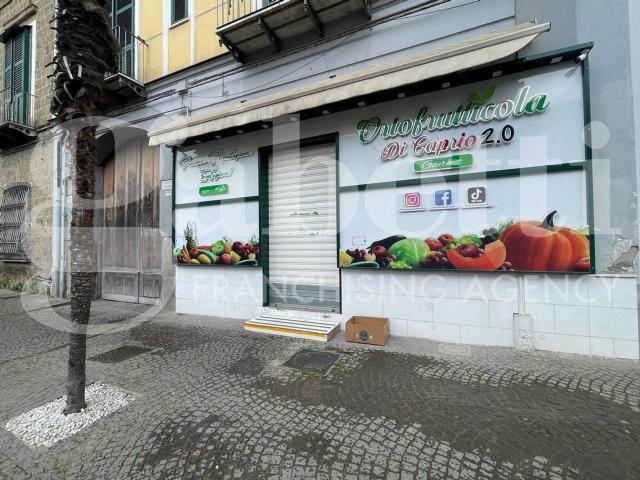 Negozio in affitto a Frattamaggiore