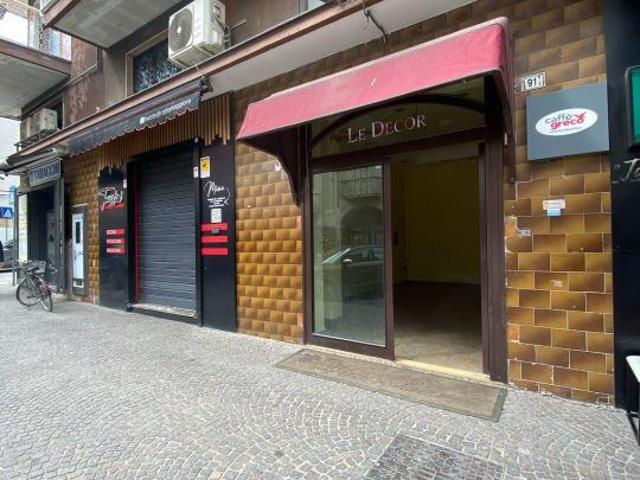 Negozio in affitto a Frattamaggiore