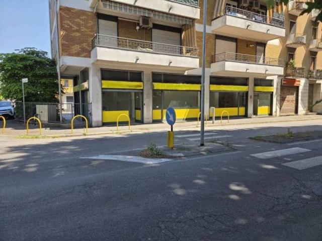 Negozio in affitto a Gallarate
