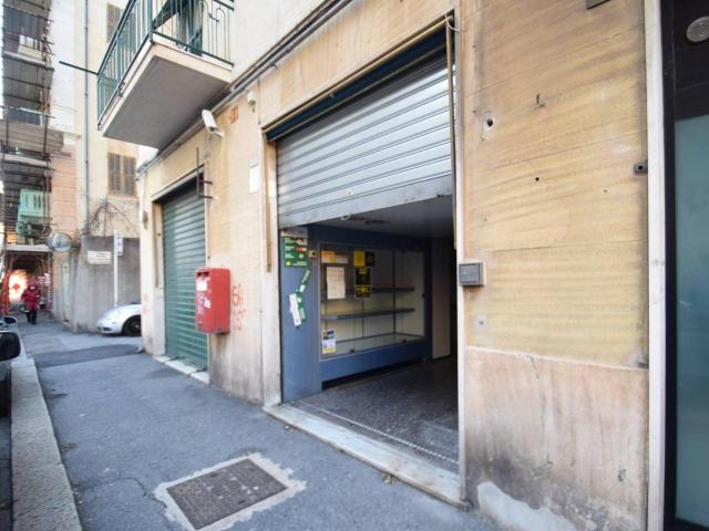 Locale commerciale in affitto a Genova