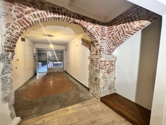 Negozio in affitto a Genova