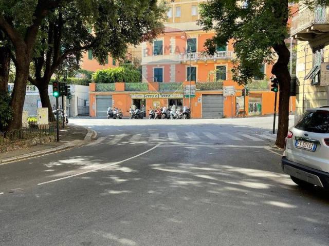 Negozio in affitto a Genova