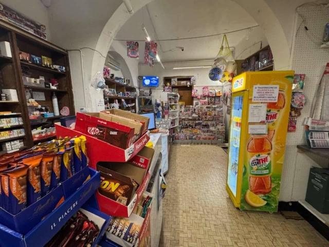 Locale commerciale in affitto a Genova