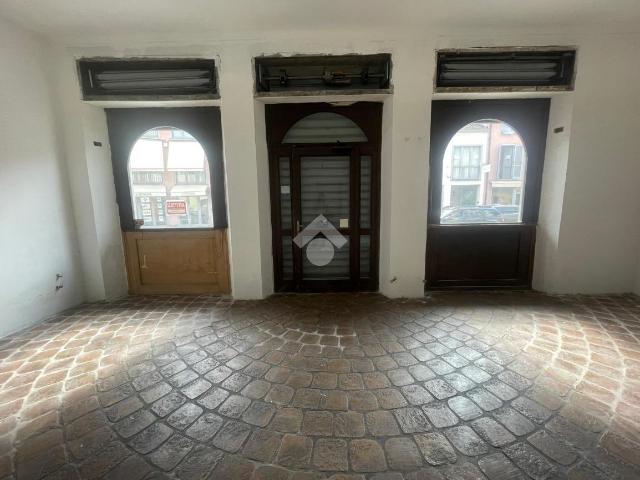Negozio in affitto a Giaveno