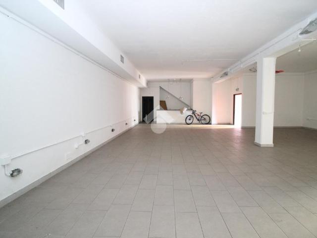 Negozio in affitto a Giaveno