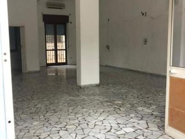 Negozio in affitto a Giugliano In Campania