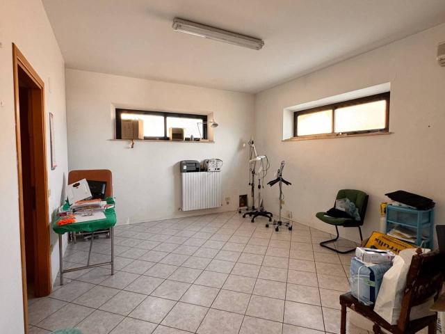 Negozio in affitto a Grottazzolina