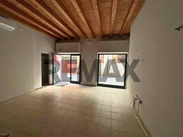Negozio in affitto a Grosseto