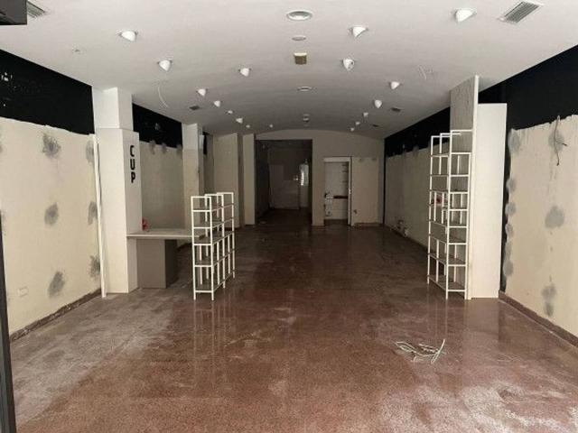 Negozio in affitto a Imola