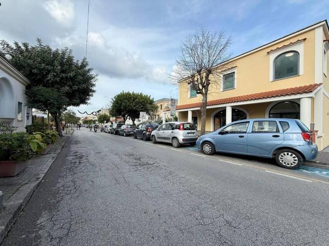 Negozio in affitto a Ischia