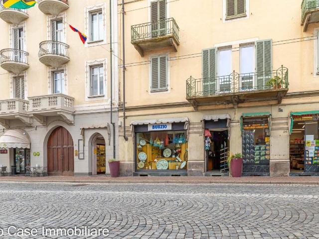 Negozio in affitto a Ivrea