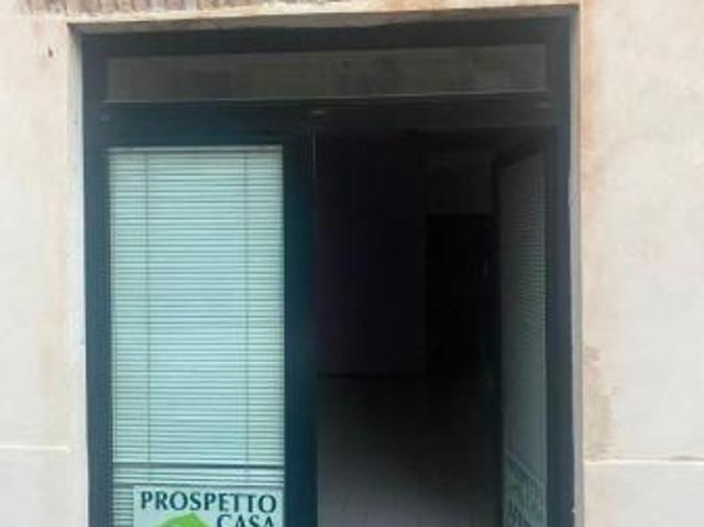 Negozio in affitto a Jesi