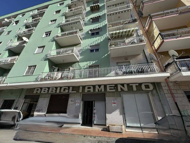 Negozio in affitto a Lamezia Terme