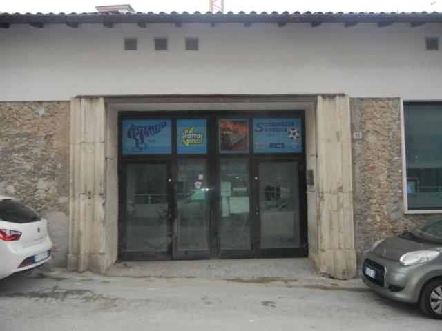 Negozio in affitto a L'Aquila