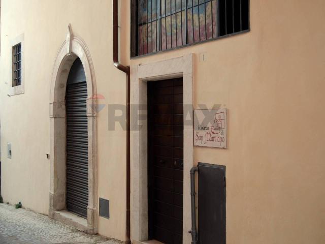 Negozio in affitto a L'Aquila