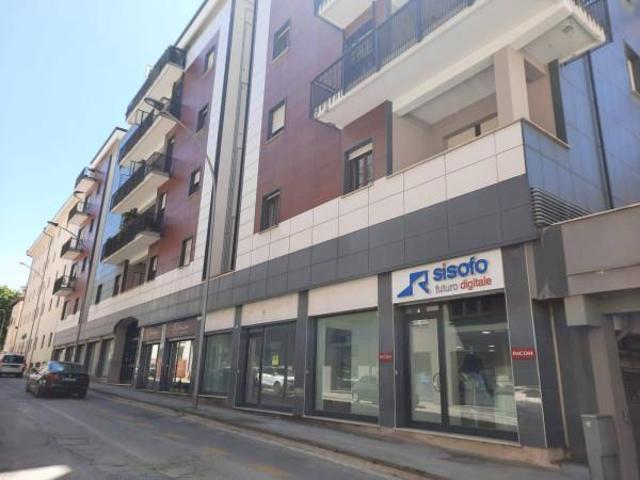 Negozio in affitto a L'Aquila