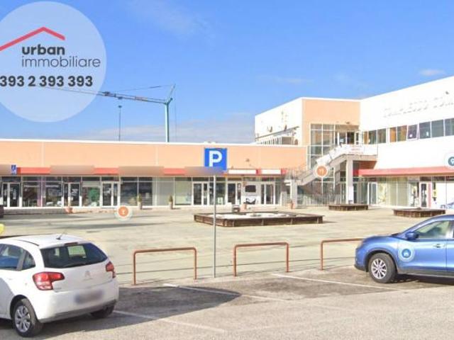 Negozio in affitto a L'Aquila