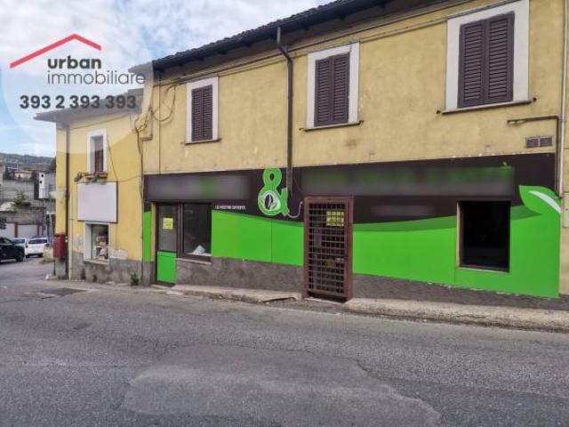 Negozio in affitto a L'Aquila