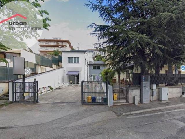 Negozio in affitto a L'Aquila