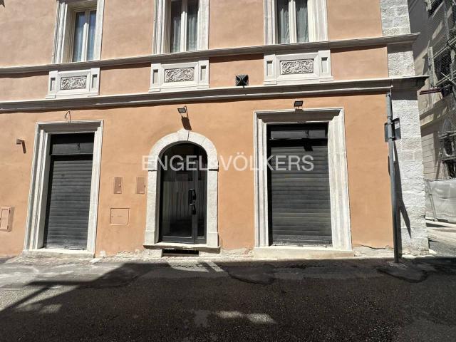 Negozio in affitto a L'Aquila