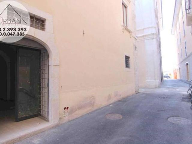 Negozio in affitto a L'Aquila