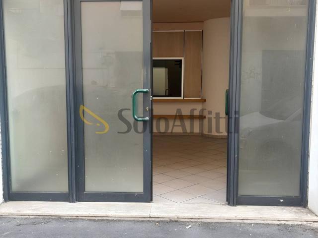 Negozio in affitto a Latina