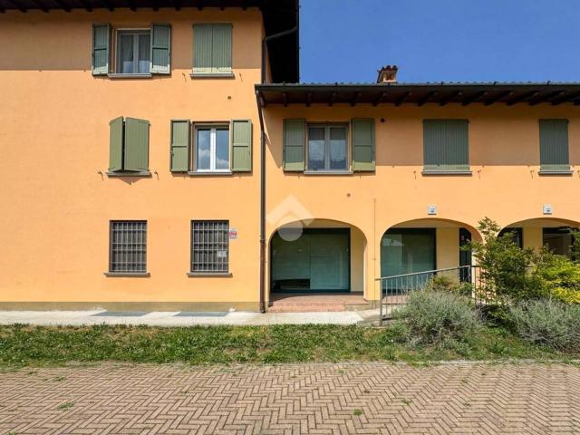Negozio in affitto a Leno