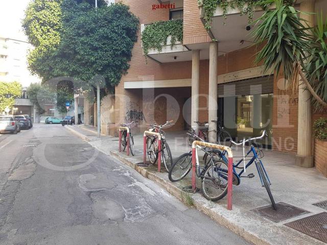 Negozio in affitto a Lecce