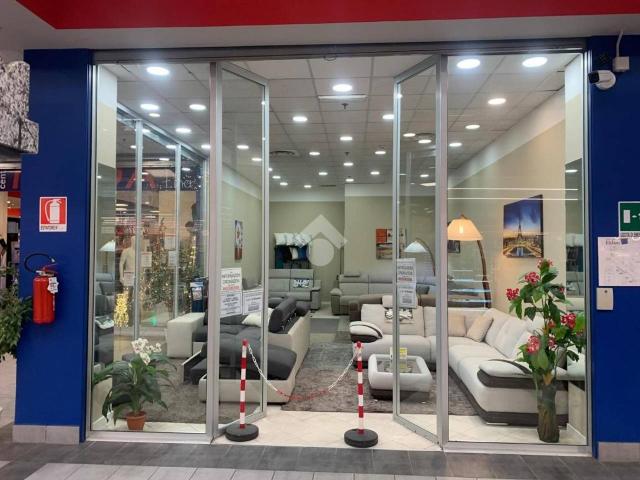 Negozio in affitto a Leini'