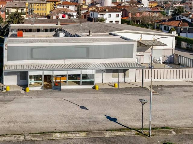 Negozio in affitto a Lodi Vecchio