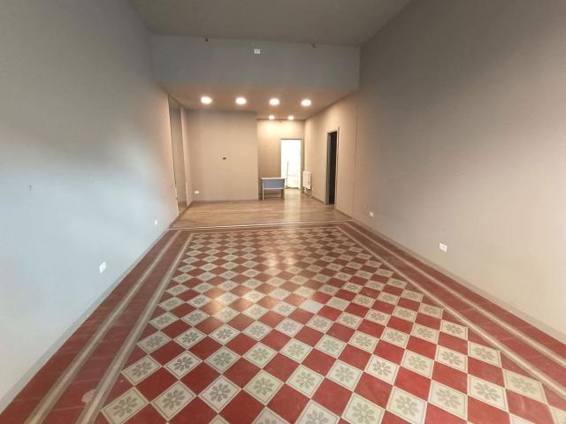 Negozio in affitto a Lodi