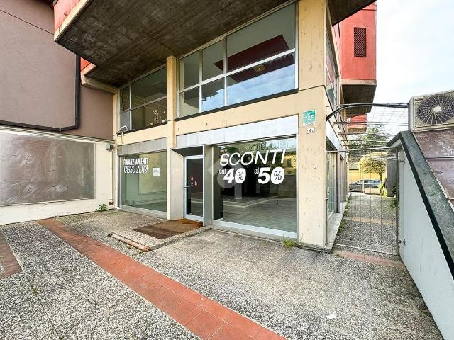 Negozio in affitto a Manerbio