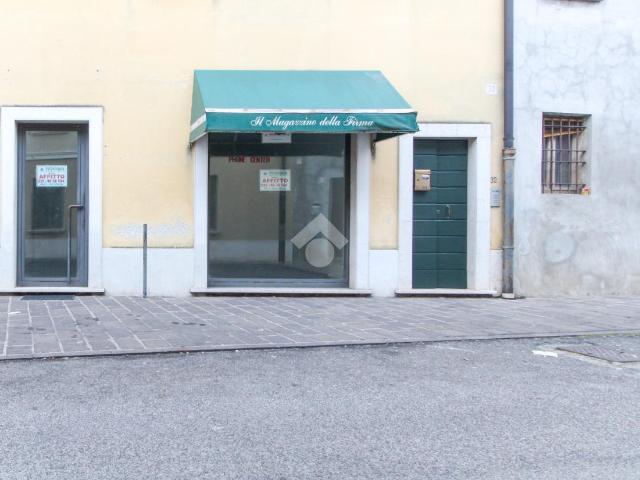 Negozio in affitto a Manerbio