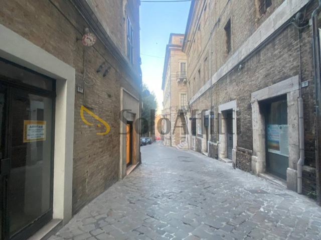 Negozio in affitto a Macerata