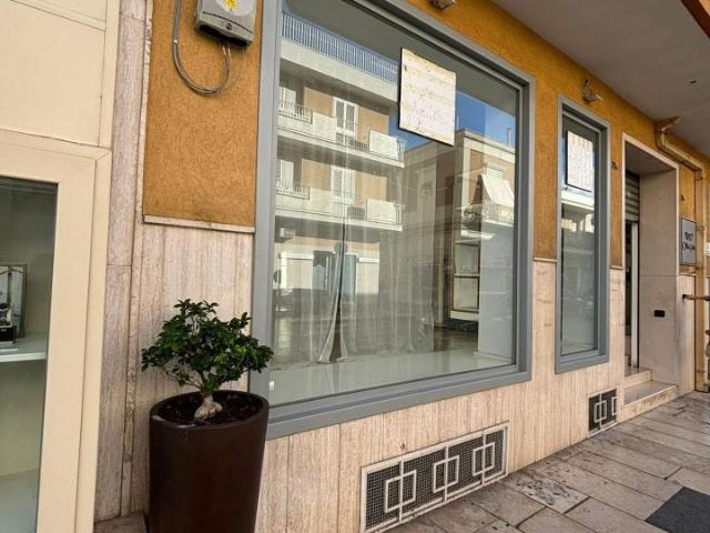 Negozio in affitto a Massafra