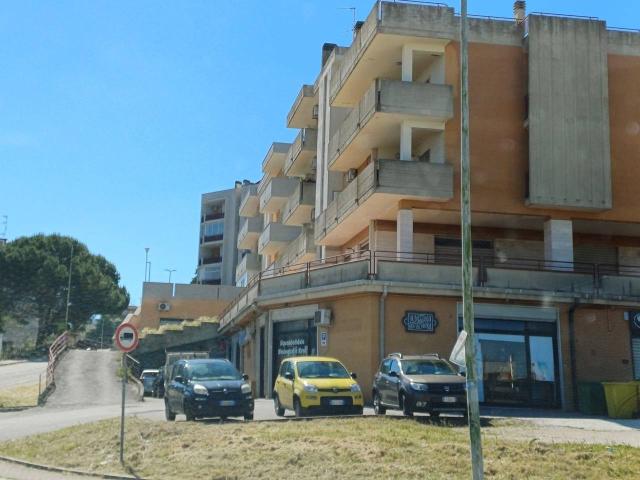 Negozio in affitto a Matera