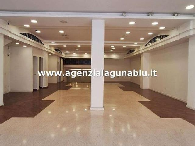 Negozio in affitto a Mazara Del Vallo