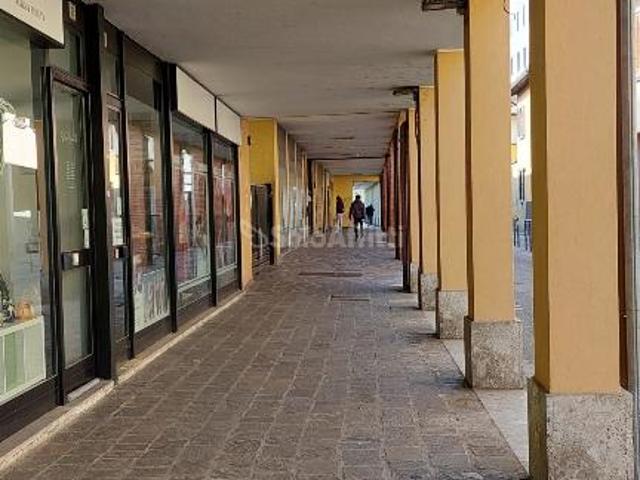 Negozio in affitto a Melzo