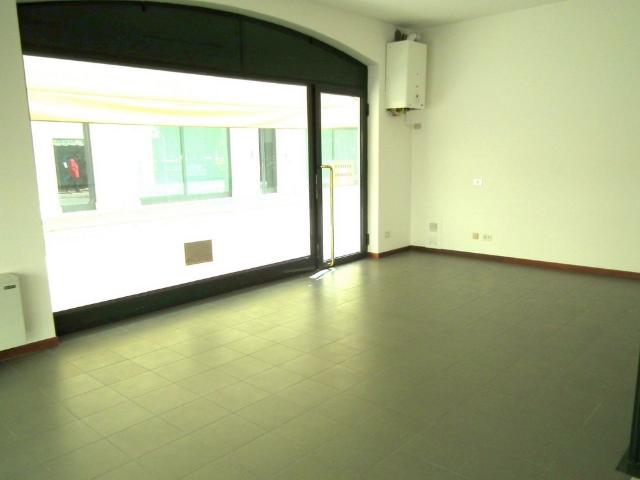 NEGOZIO in AFFITTO a MONTEBELLUNA