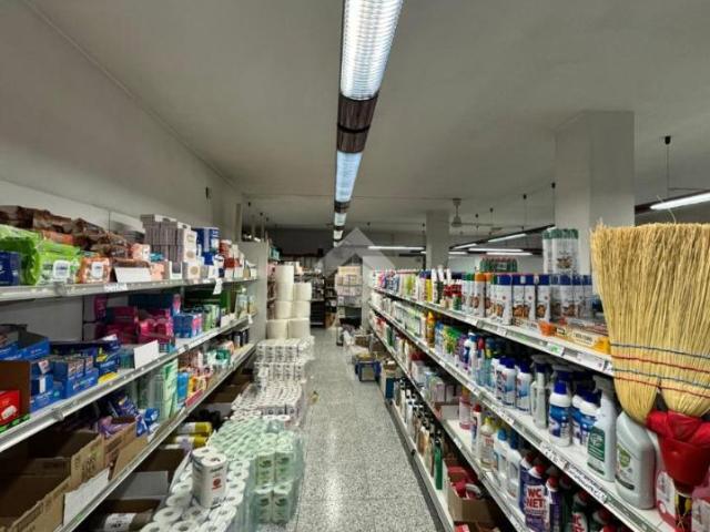 Negozio in affitto a Montello