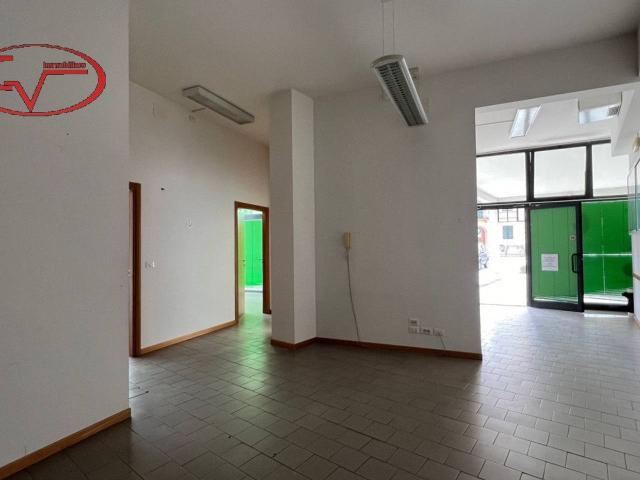 Negozio in affitto a Montevarchi