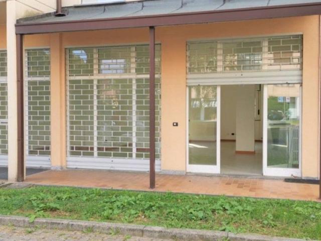 Negozio in affitto a Monza