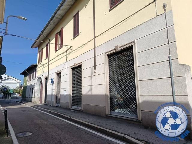 Negozio in affitto a Monza