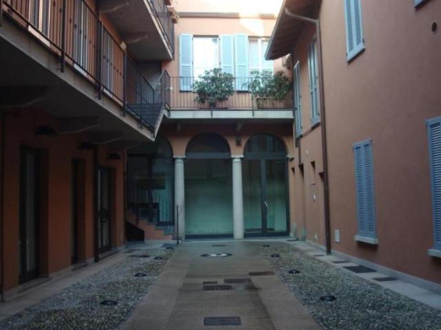 Negozio in affitto a Monza