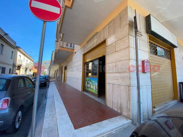 Negozio in affitto a Mondragone